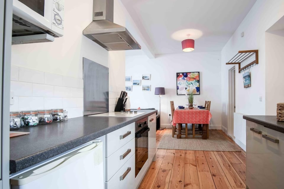 Sea Glass - 2 Bedroom Apartment - Manorbier (25692)