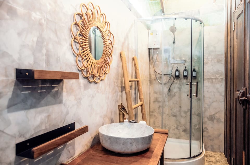 Earth Lodge | Bathroom | Hair dryer, towels, soap, shampoo