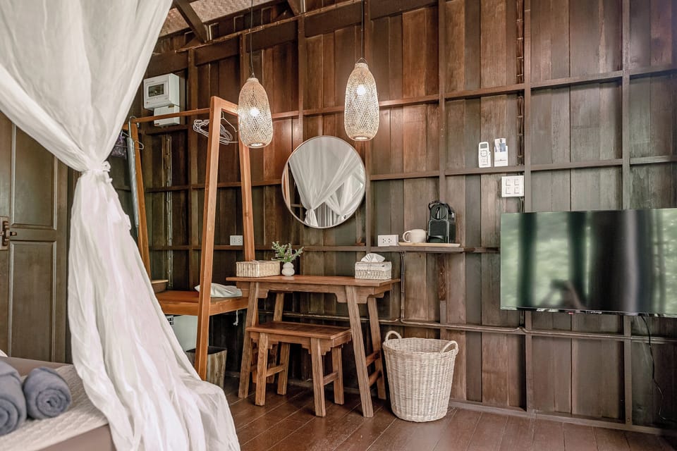 Earth Lodge | WiFi (free), bed sheets