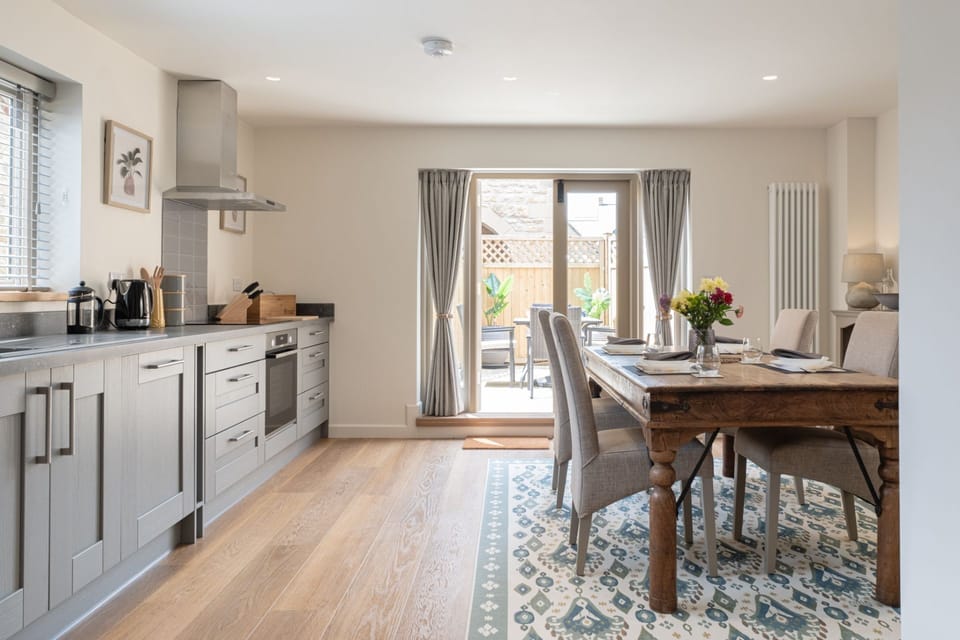 The Puzzle House Kitchen - StayCotswold