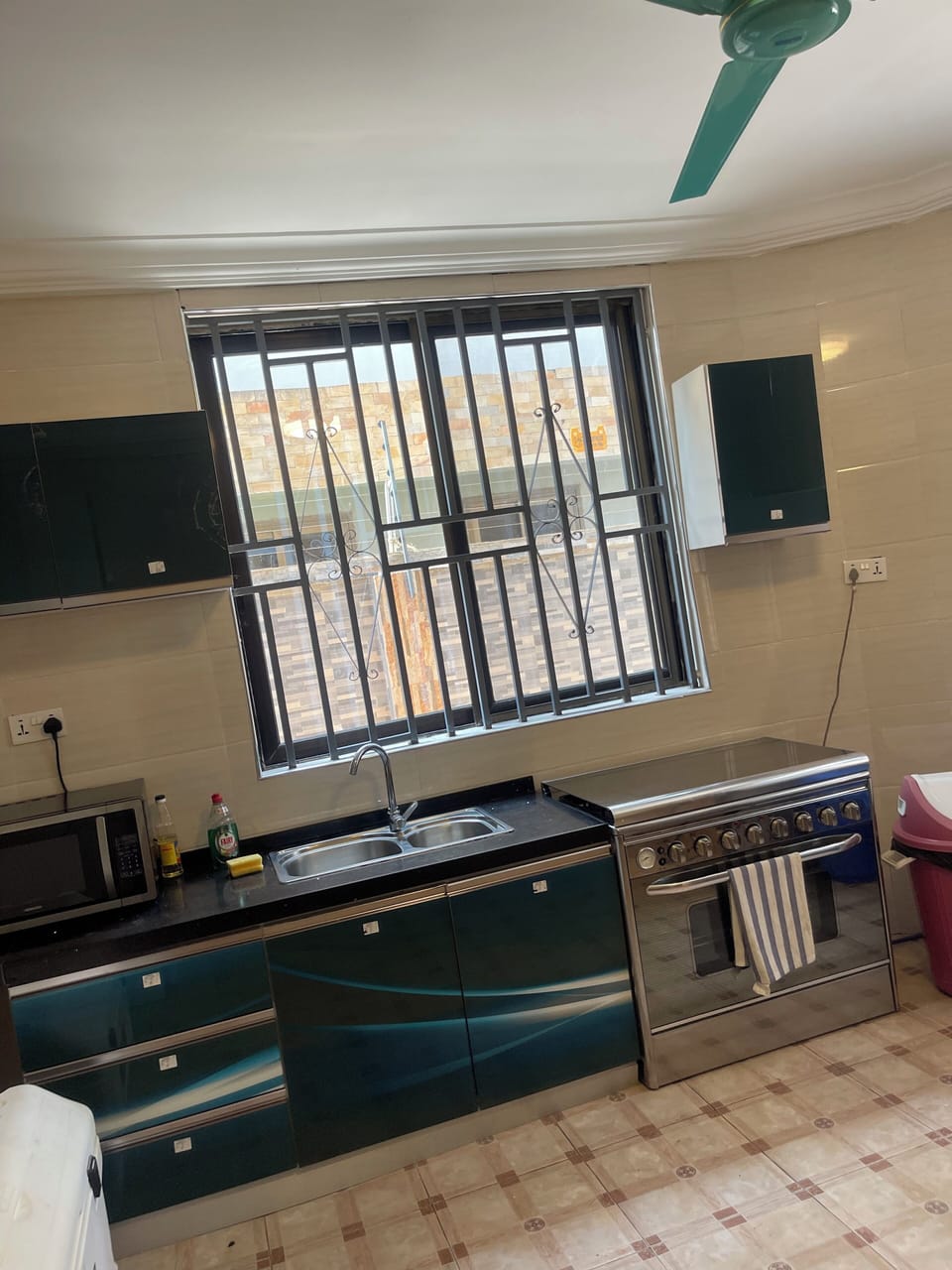 Deluxe House, Courtyard View | Private kitchen | Electric kettle