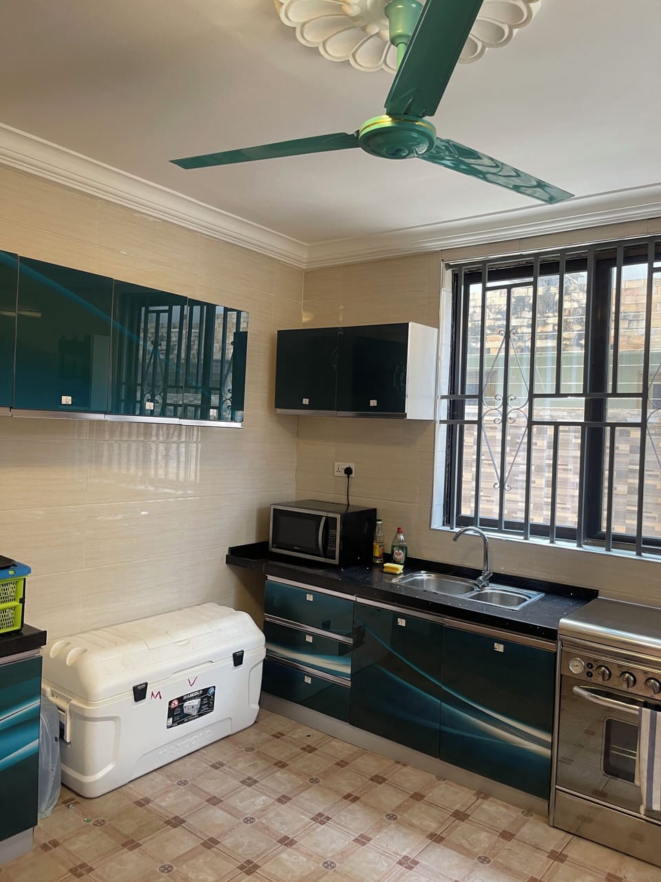 Deluxe House, Courtyard View | Private kitchen | Electric kettle