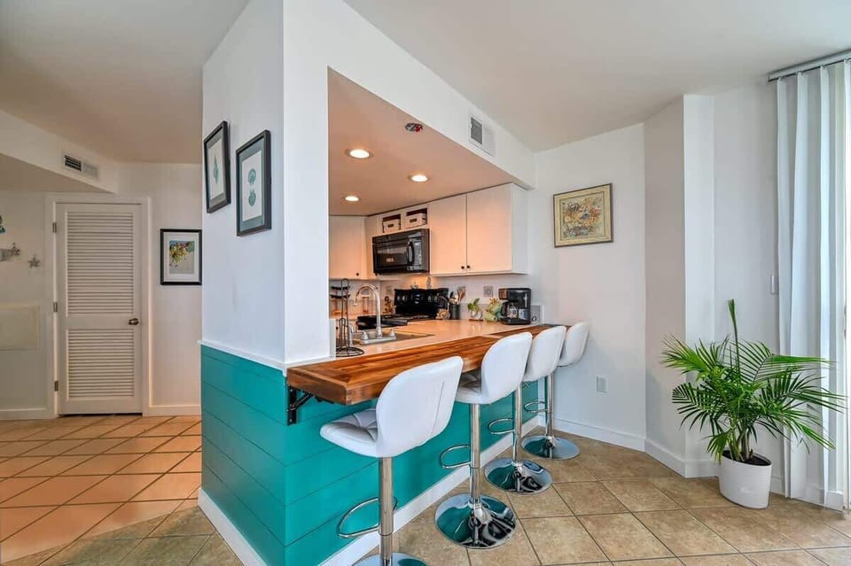 Seating at Kitchen Bar Counter