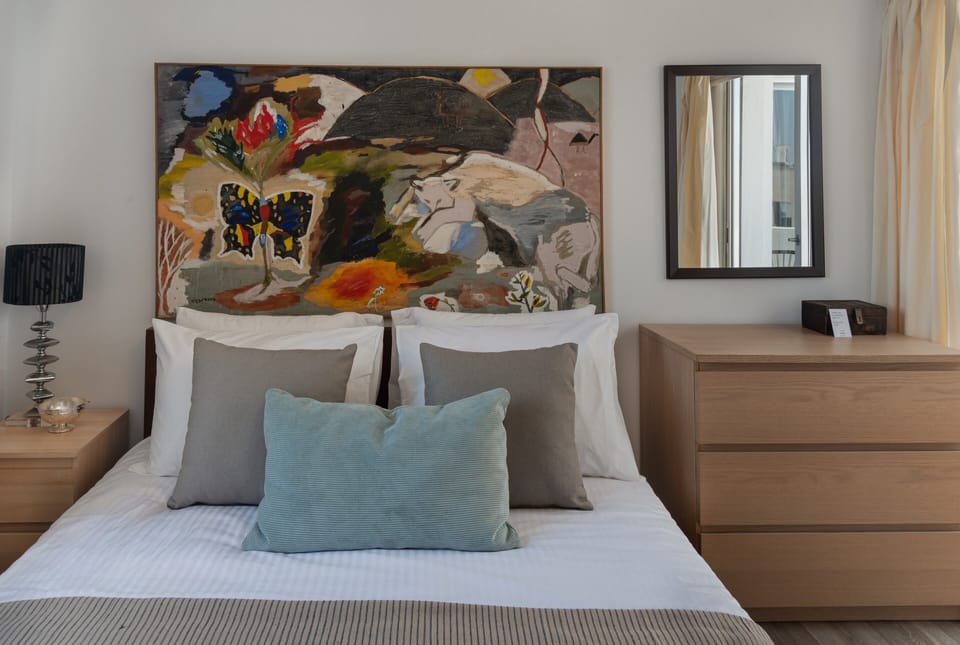 Luxury Apartment | 1 bedroom, in-room safe, iron/ironing board, WiFi (free)