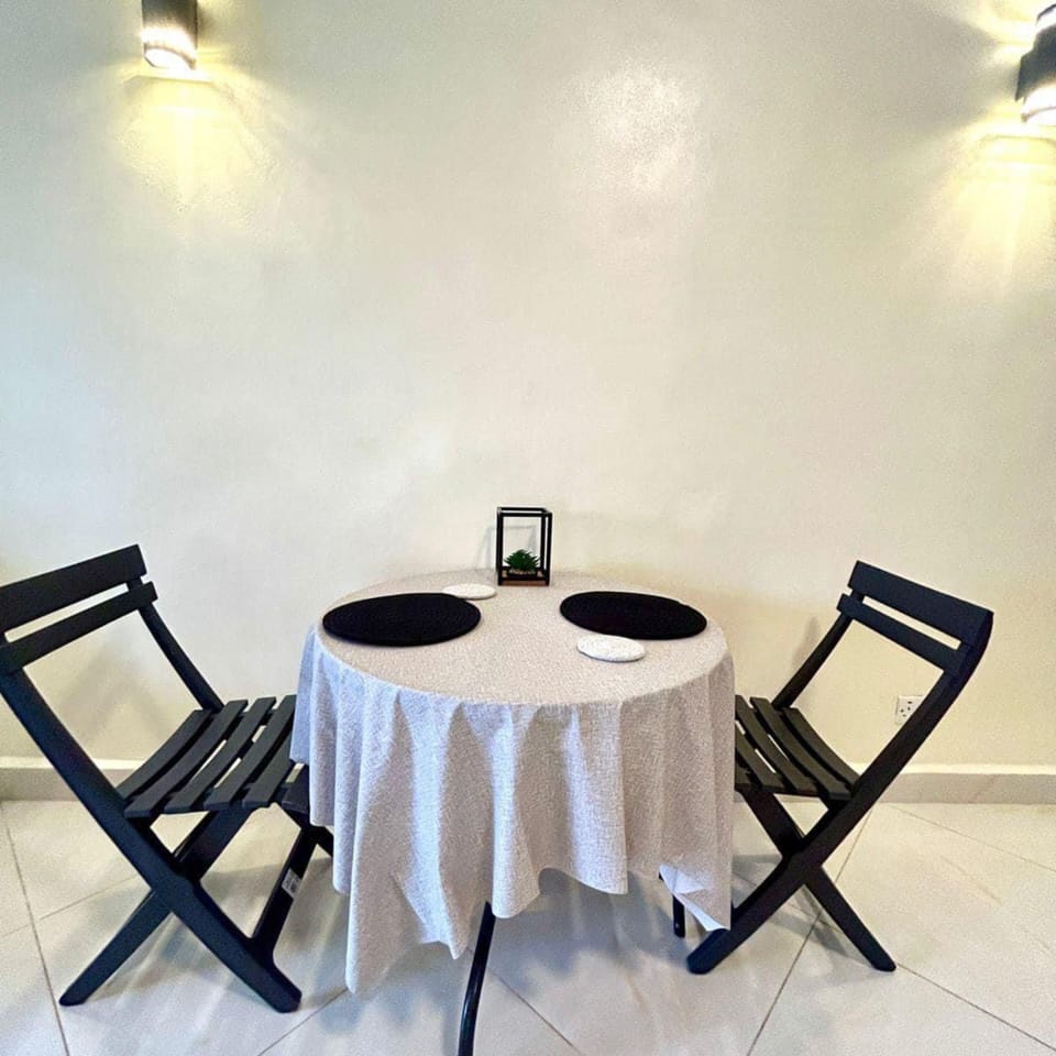 Deluxe Apartment, Balcony, Pool View | In-room dining