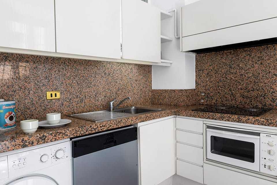 Deluxe Apartment | Private kitchen | Espresso maker, coffee/tea maker, electric kettle