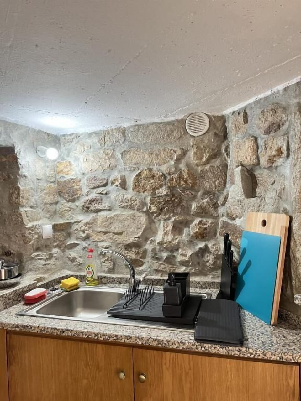 Traditional House, Patio, Mountain View | Private kitchen | Mini-fridge, microwave, toaster, highchair