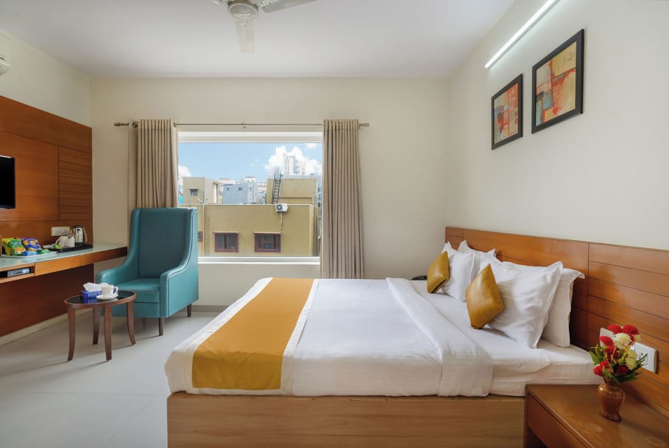 Deluxe Single Room, Housekeeping, City View | In-room safe, blackout drapes, soundproofing, iron/ironing board
