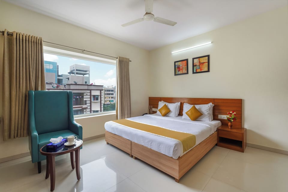 Deluxe Room | In-room safe, blackout drapes, soundproofing, iron/ironing board
