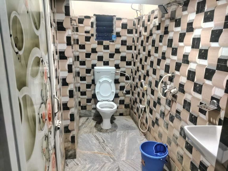 Shower, towels, soap, shampoo
