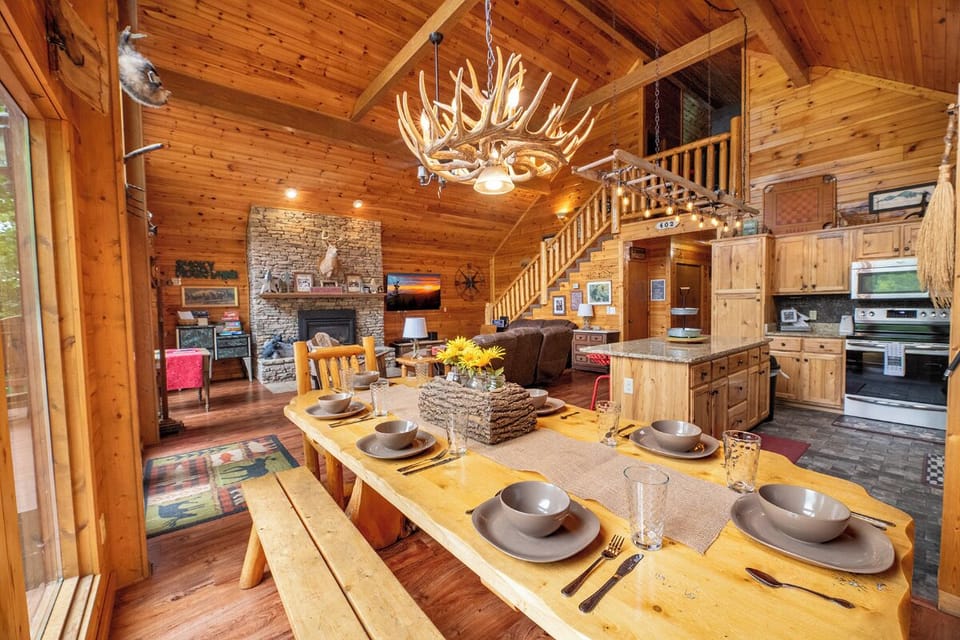 Simply Incredible's inviting dining area