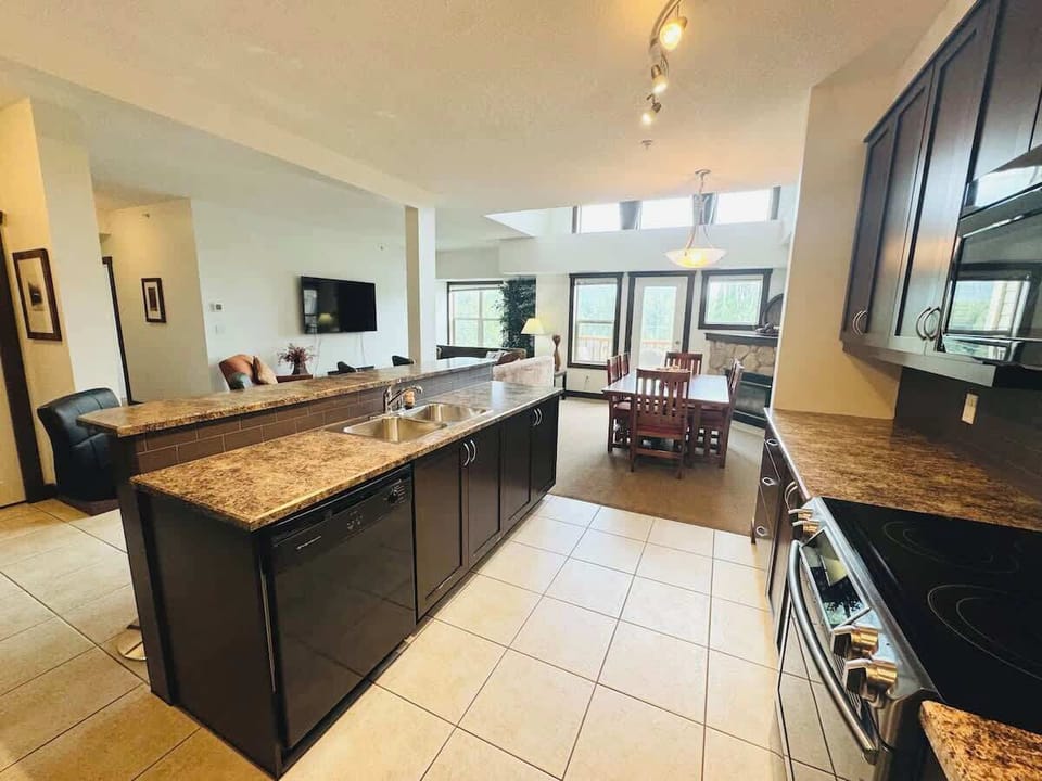 Room to connect. Share meals, make plans, ready for mountain days.