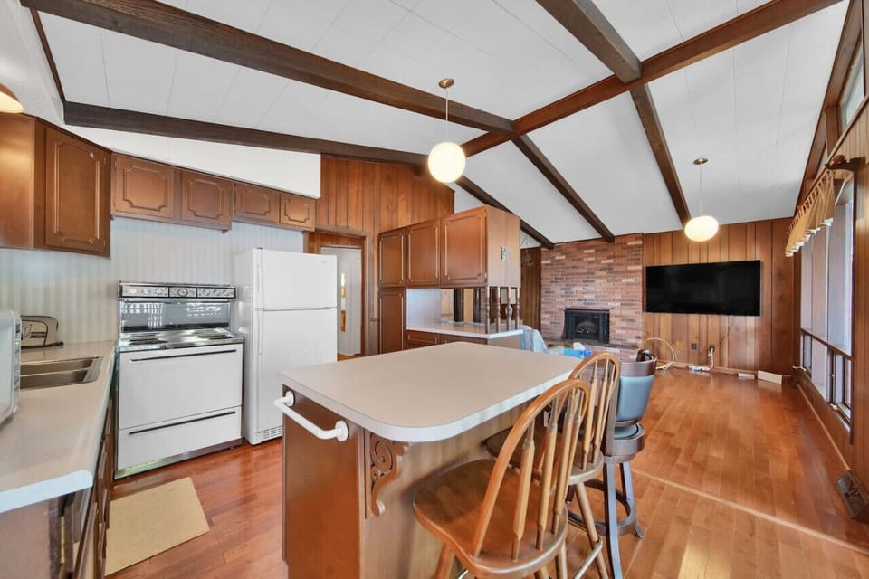 Kitchen is right off of the living room