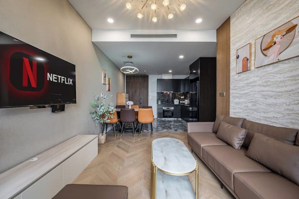 Royal Suite, 1 Bedroom, Club Lounge Access, Canal View | Frette Italian sheets, premium bedding, down comforters