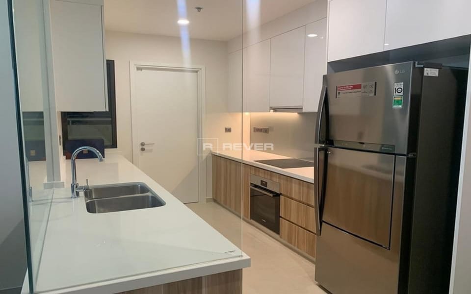 Family Suite, 4 Bedrooms, Club Lounge Access, Pool View | Private kitchen | Full-size fridge, microwave, oven, stovetop