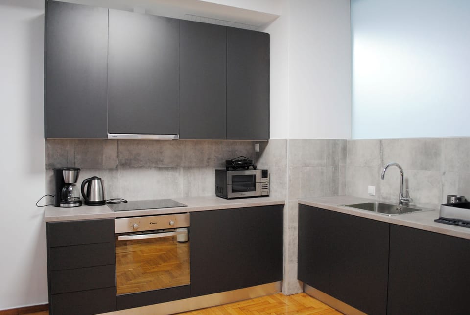 Kitchen - Coffee Maker - Microwave - Toaster - Kettle 