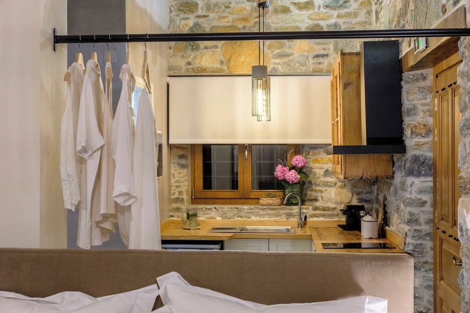 Family Apartment, 2 Bedrooms, Balcony, Sea View | Private kitchen