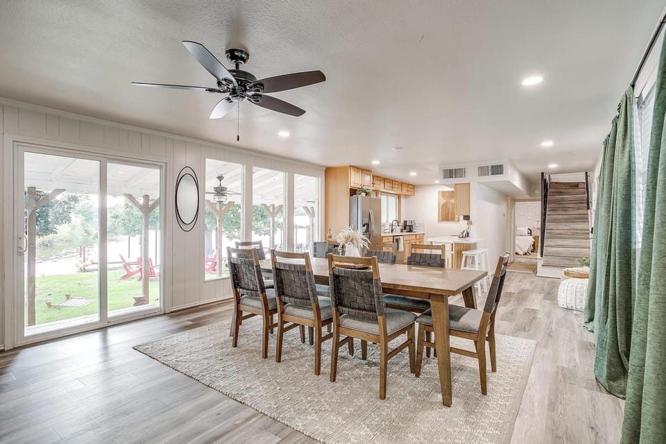 From brunch to candlelit dinners, this space is perfect for every meal.