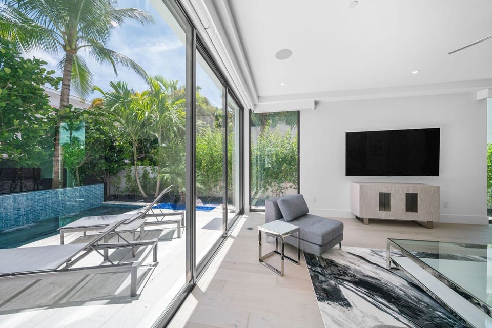 Seamless transitions from indoor to outdoor