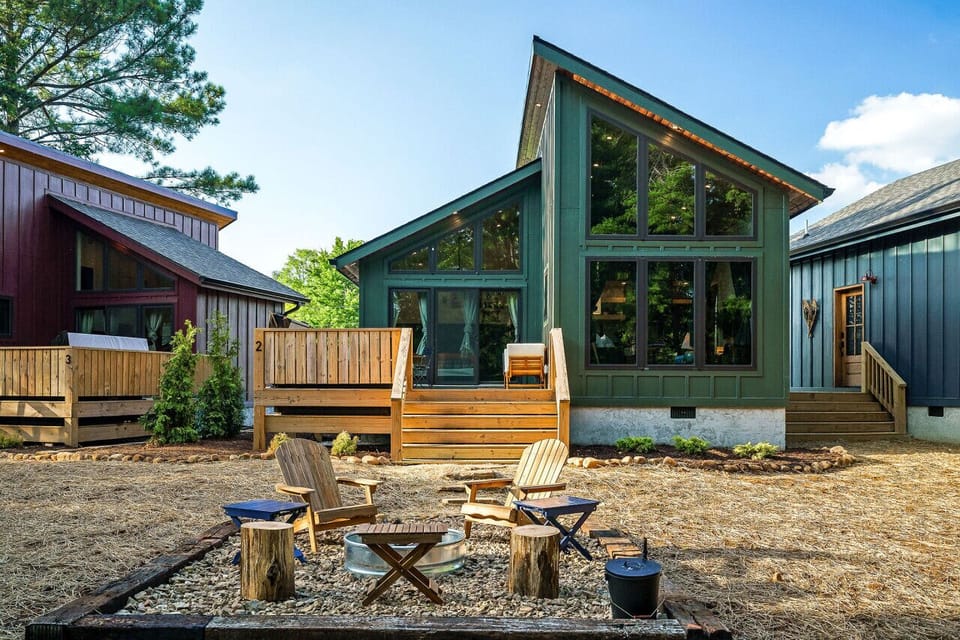 Welcome to The Pine at The Hideout Hotel! Our 450sf cabin with one bedroom, one bath and a queen sleeper sofa can sleep a total of 4!