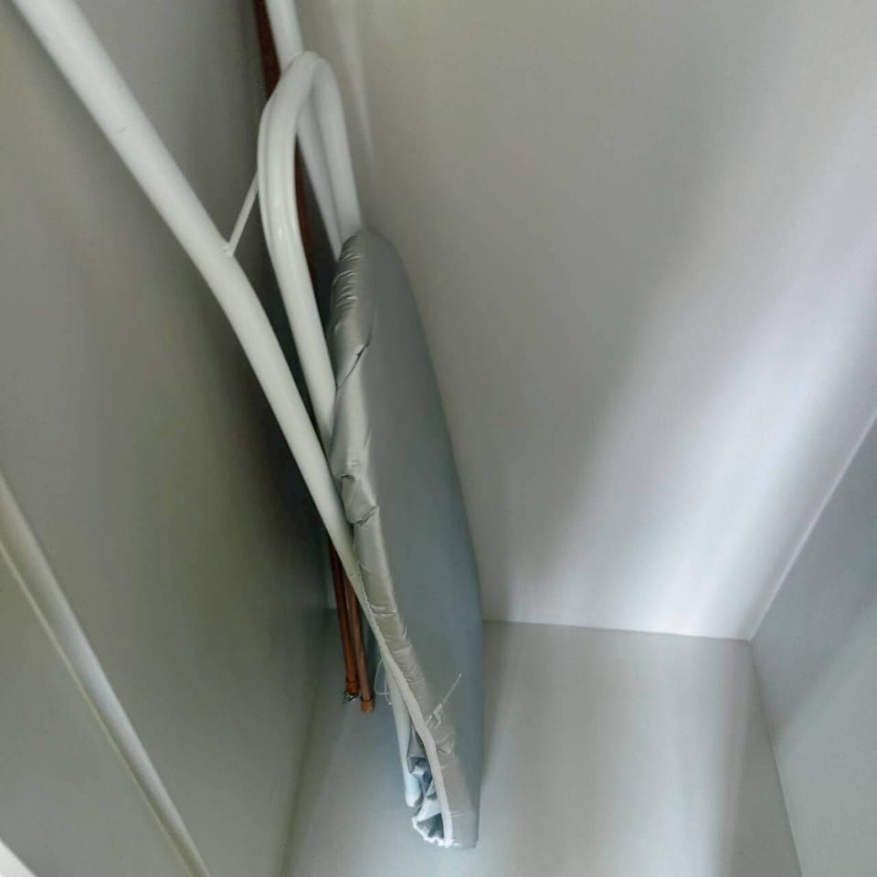 Iron/ironing board
