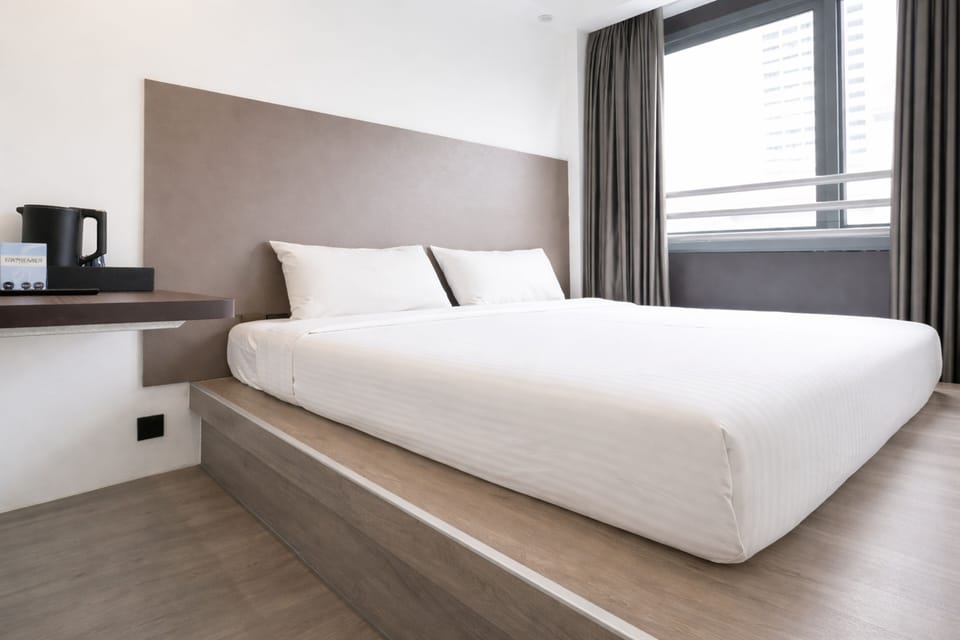 Deluxe Double, Window | Desk, laptop workspace, WiFi (free)