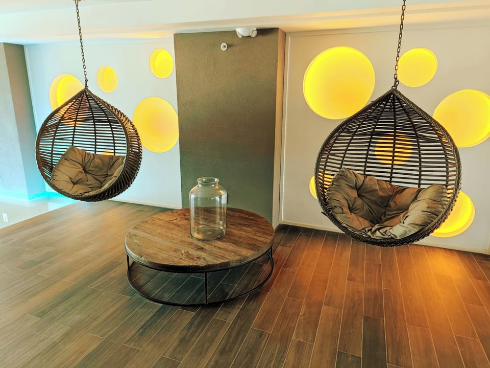Leasure space in hallway