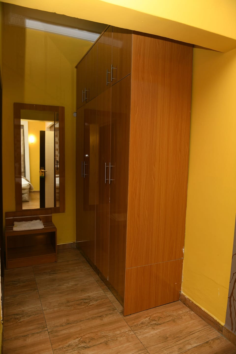 Classic Room | Wardrobe
