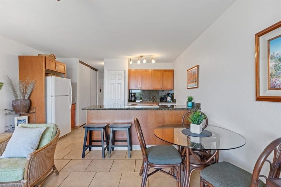 Condo, 1 Bedroom | Dining
