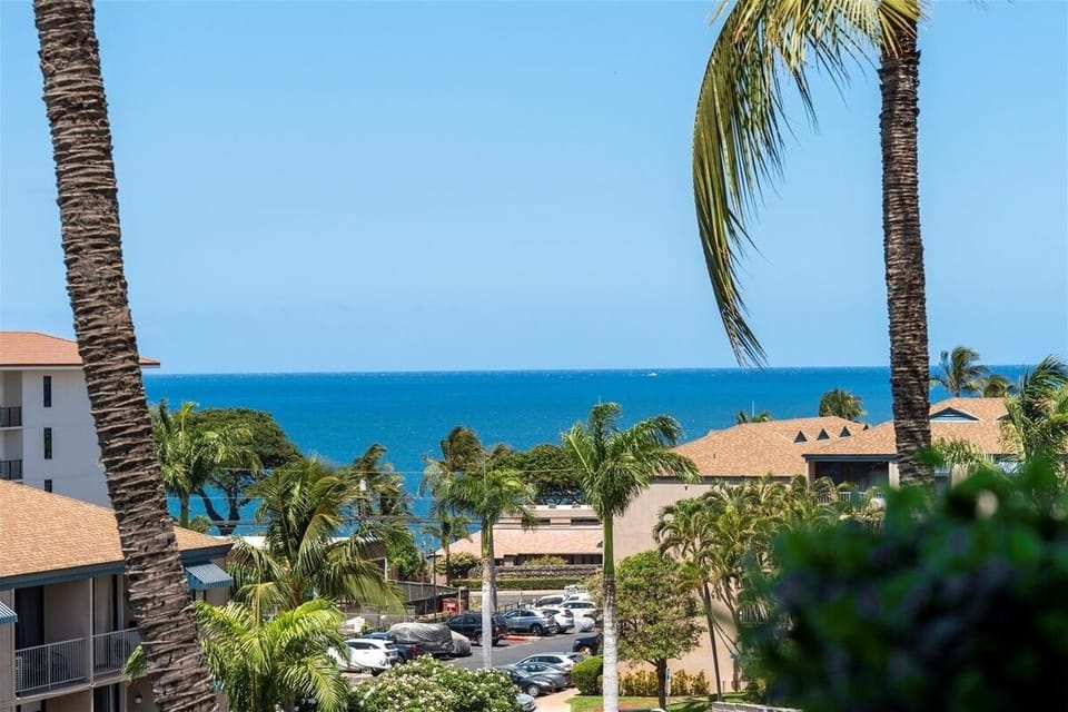 Condo, 2 Bedrooms | Property grounds