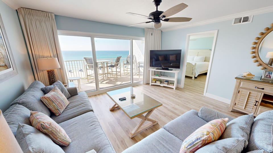 Condo, 2 Bedrooms | Living area