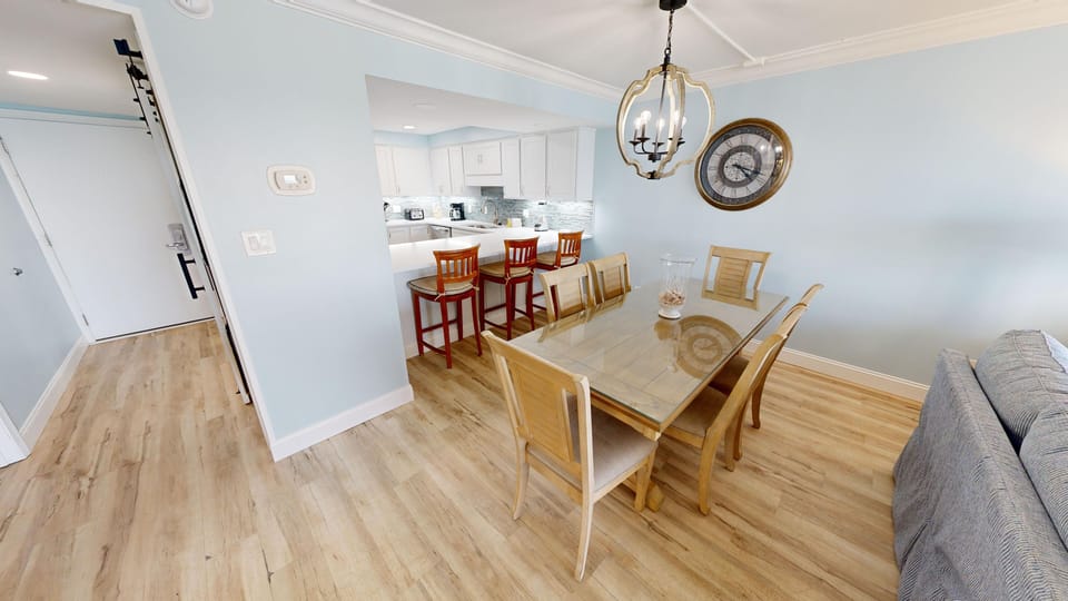 Condo, 2 Bedrooms | Dining