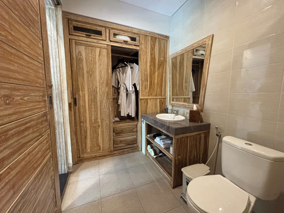 Shower, free toiletries, hair dryer, bathrobes