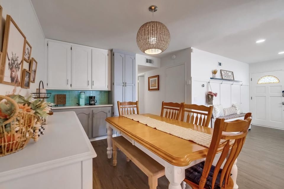 Dinning room with Buffet/Credenza and coffee/bar area.