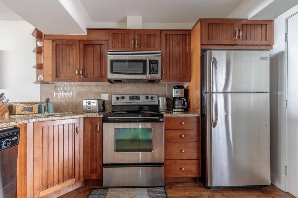 Full kitchen that has everything you need!