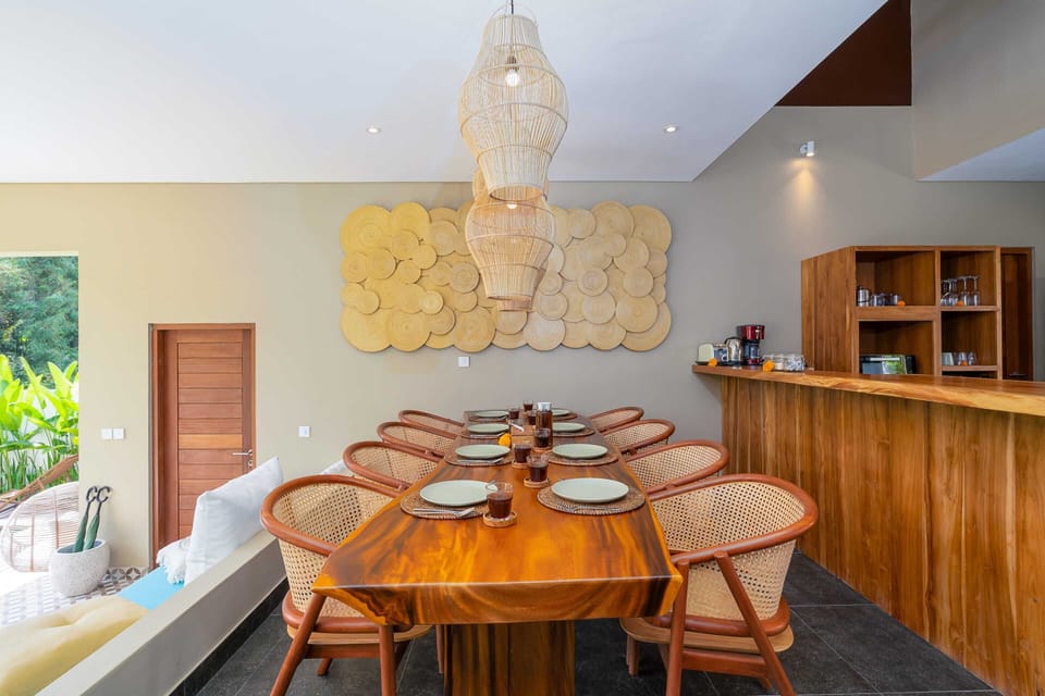 Basic Villa | Dining