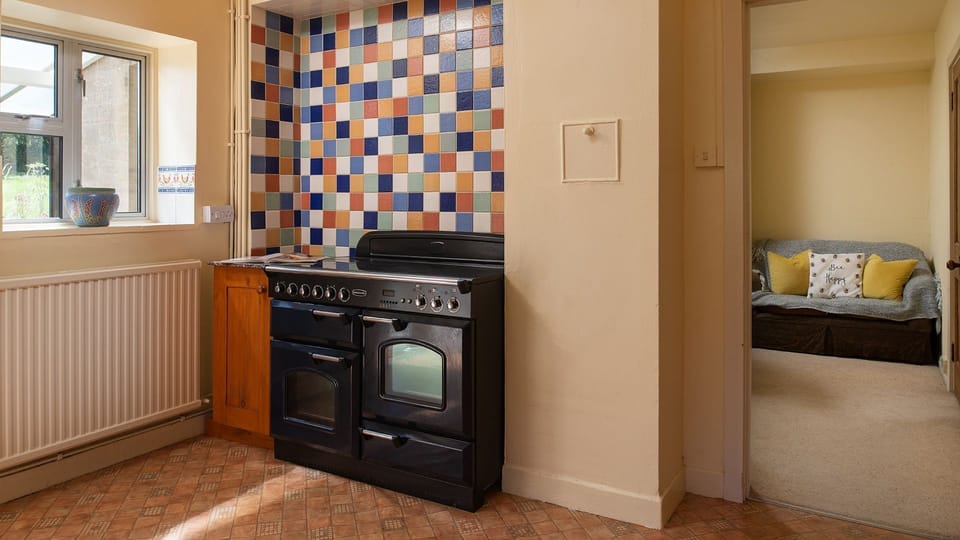 The chef of your group will love the large Rangemaster oven