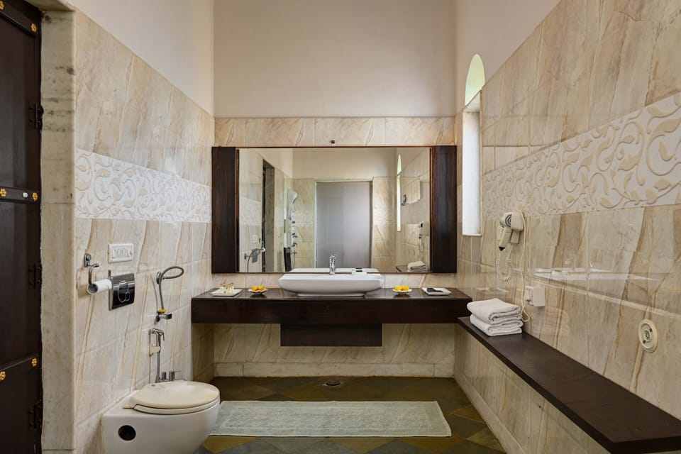 Luxury Cottage | Bathroom | Shower, rainfall showerhead, hair dryer, slippers