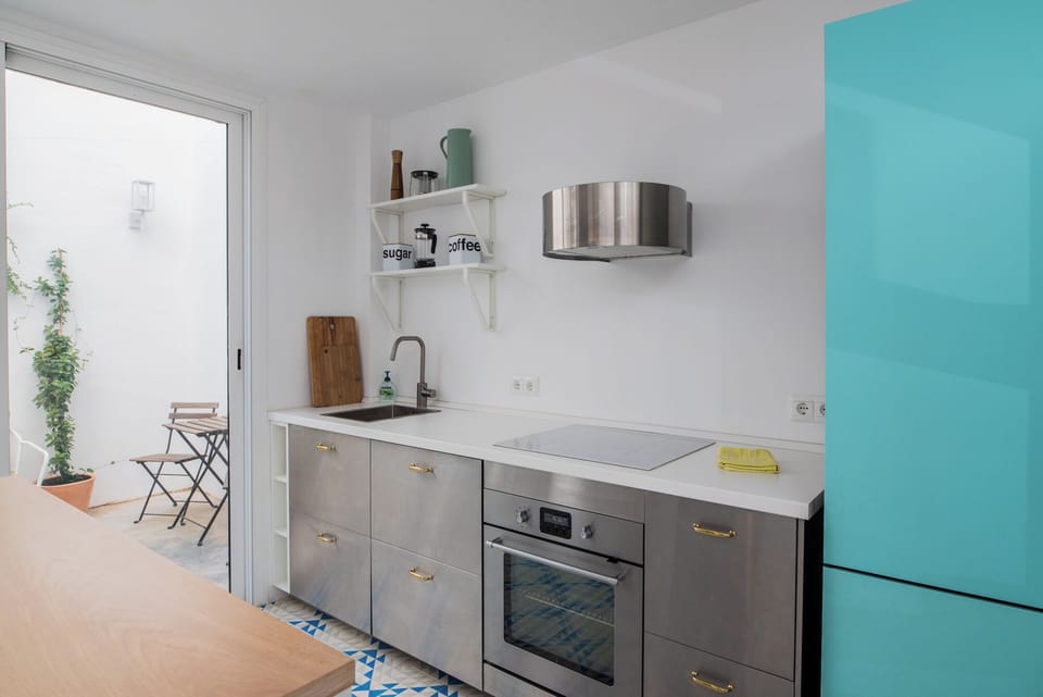 Coffee/tea maker, toaster, highchair