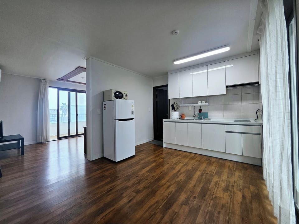Classic Double Room | Private kitchen | Fridge, microwave, stovetop