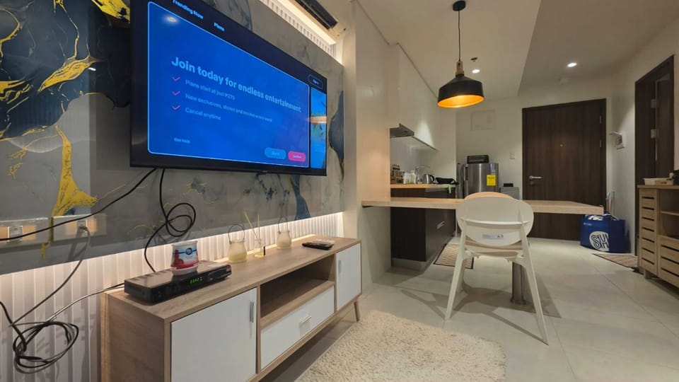 Standard Studio, 1 Double Bed with Sofa bed, Kitchen, Partial Ocean View | Living area | 50-inch Smart TV with cable channels
