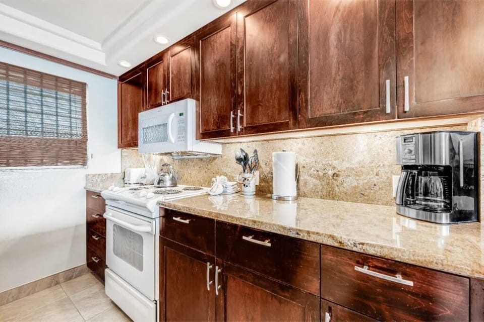 Condo, 2 Bedrooms | Private kitchen | Coffee/tea maker, fridge, oven, toaster