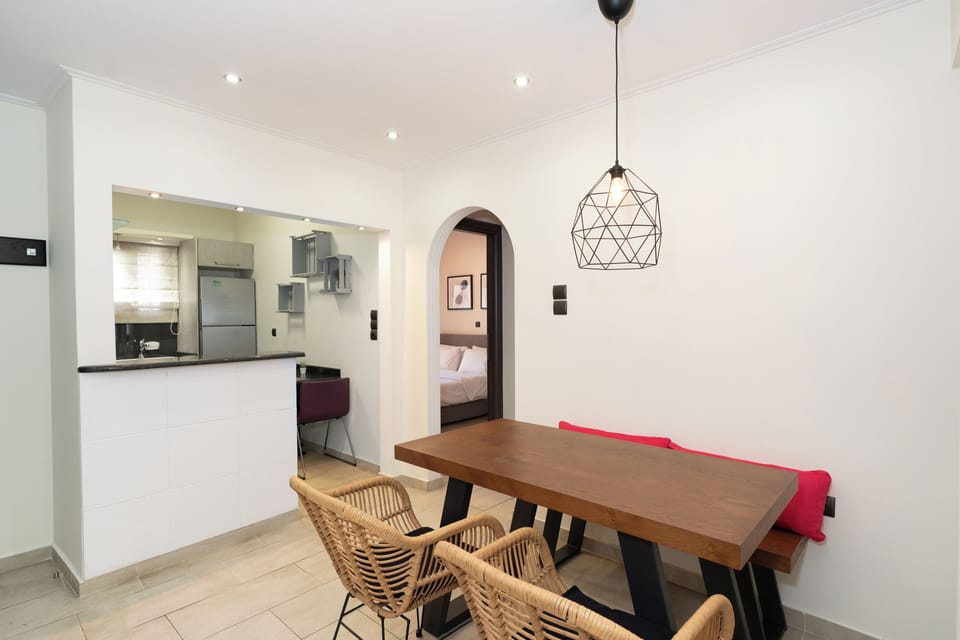 Superior Apartment, 2 Bedrooms, Kitchen, City View | Dining room