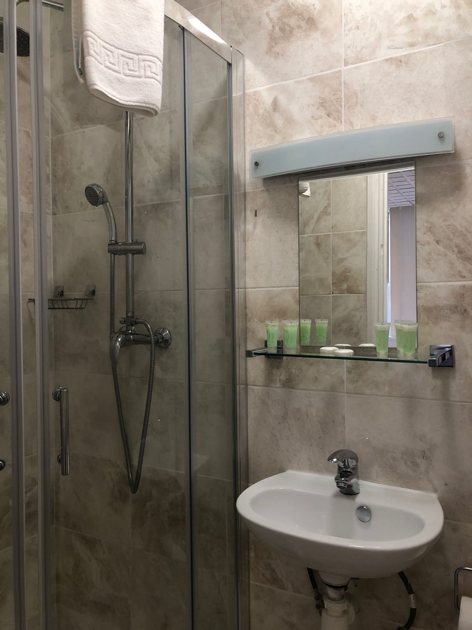 Twin Room | Bathroom | Hair dryer, towels, soap, shampoo