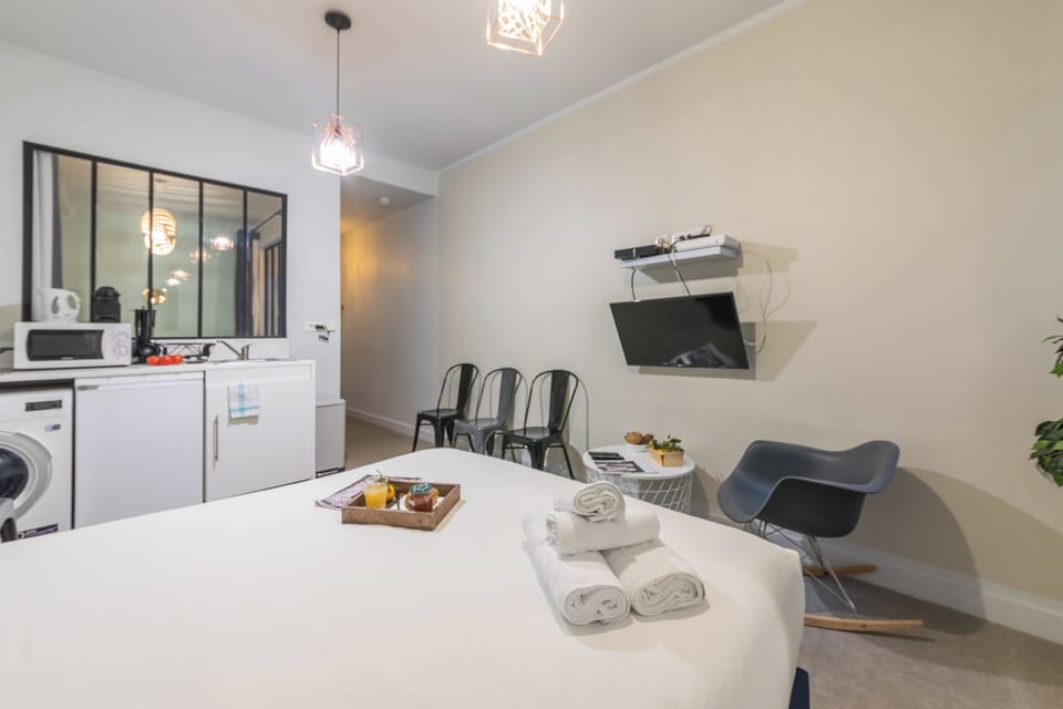 Apartment | 1 bedroom, in-room safe, iron/ironing board, free WiFi