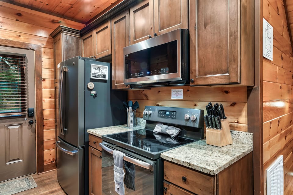 Fully equipped kitchen with a range, and all your cooking needs!