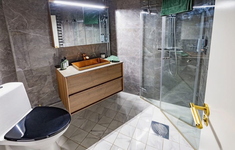 Luxury Townhome, 2 Bedrooms | Bathroom | Separate tub and shower, slippers, towels, soap