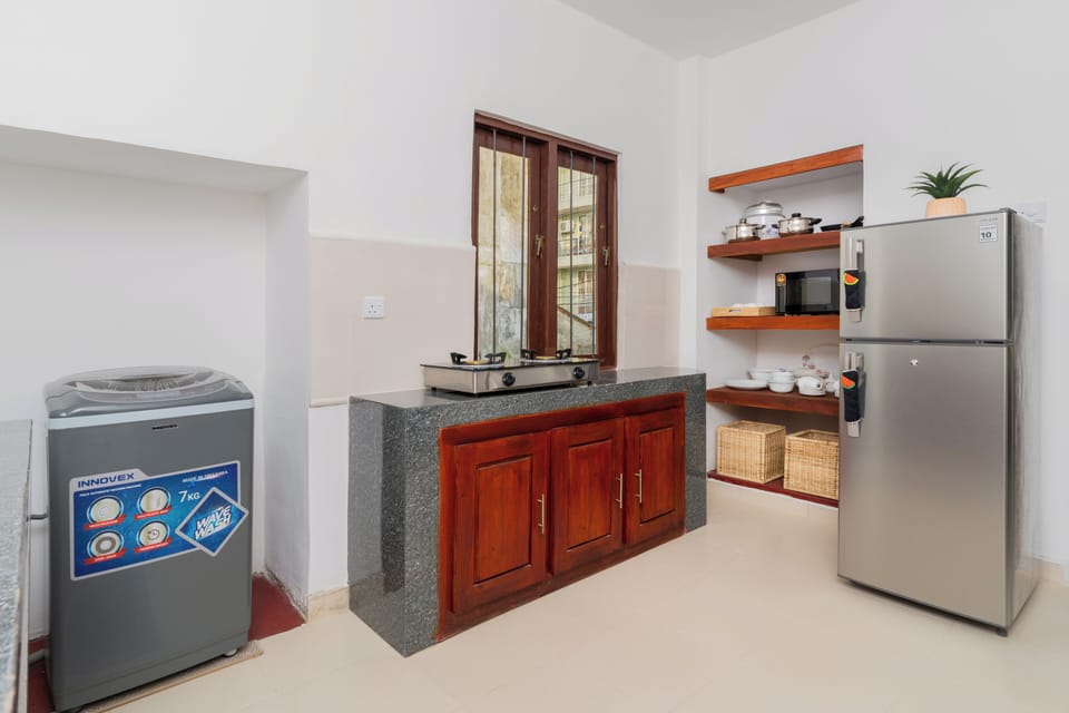 Room code: Three-Bedroom Villa Second Floor | Private kitchen | Electric kettle, dining tables