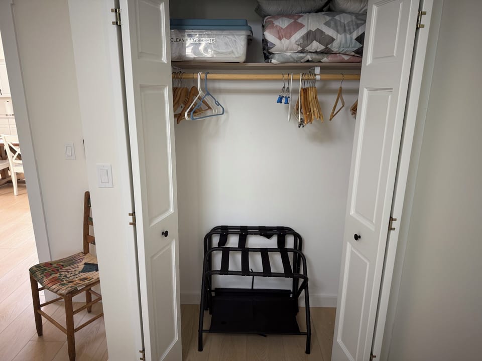 King bedroom 2 closet