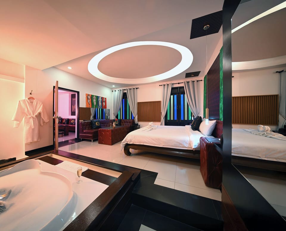 Deluxe Penthouse | Minibar, free WiFi, bed sheets